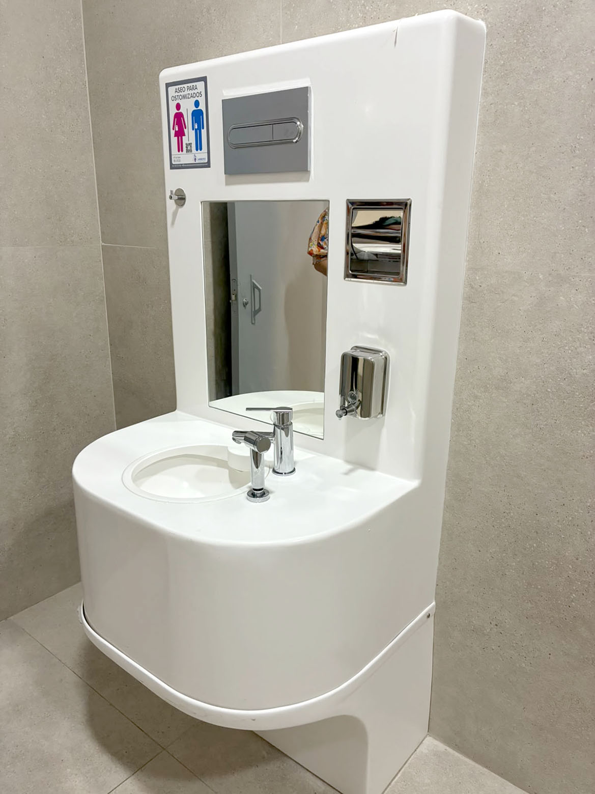 L’Aljub se convierte en un espacio más inclusivo gracias a un nuevo aseo adaptado para personas ostomizadas