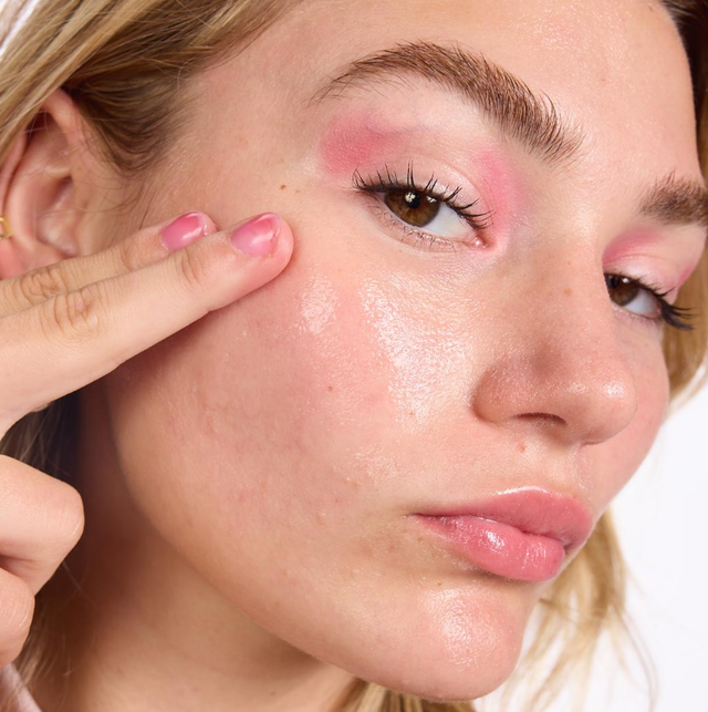 Descubre esta rutina completa de maquillaje para un acabado muy glow a un precio súper asequible